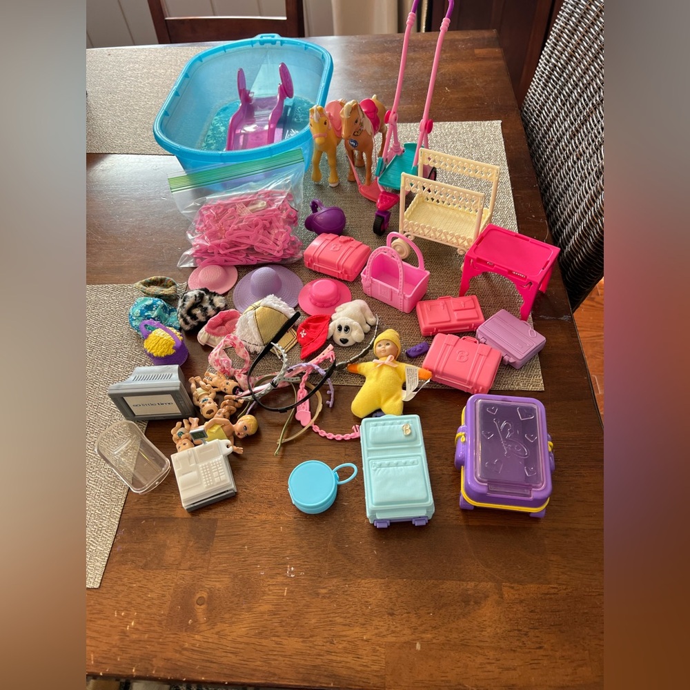 Barbie accessories.‎ $4.99 Shipping!